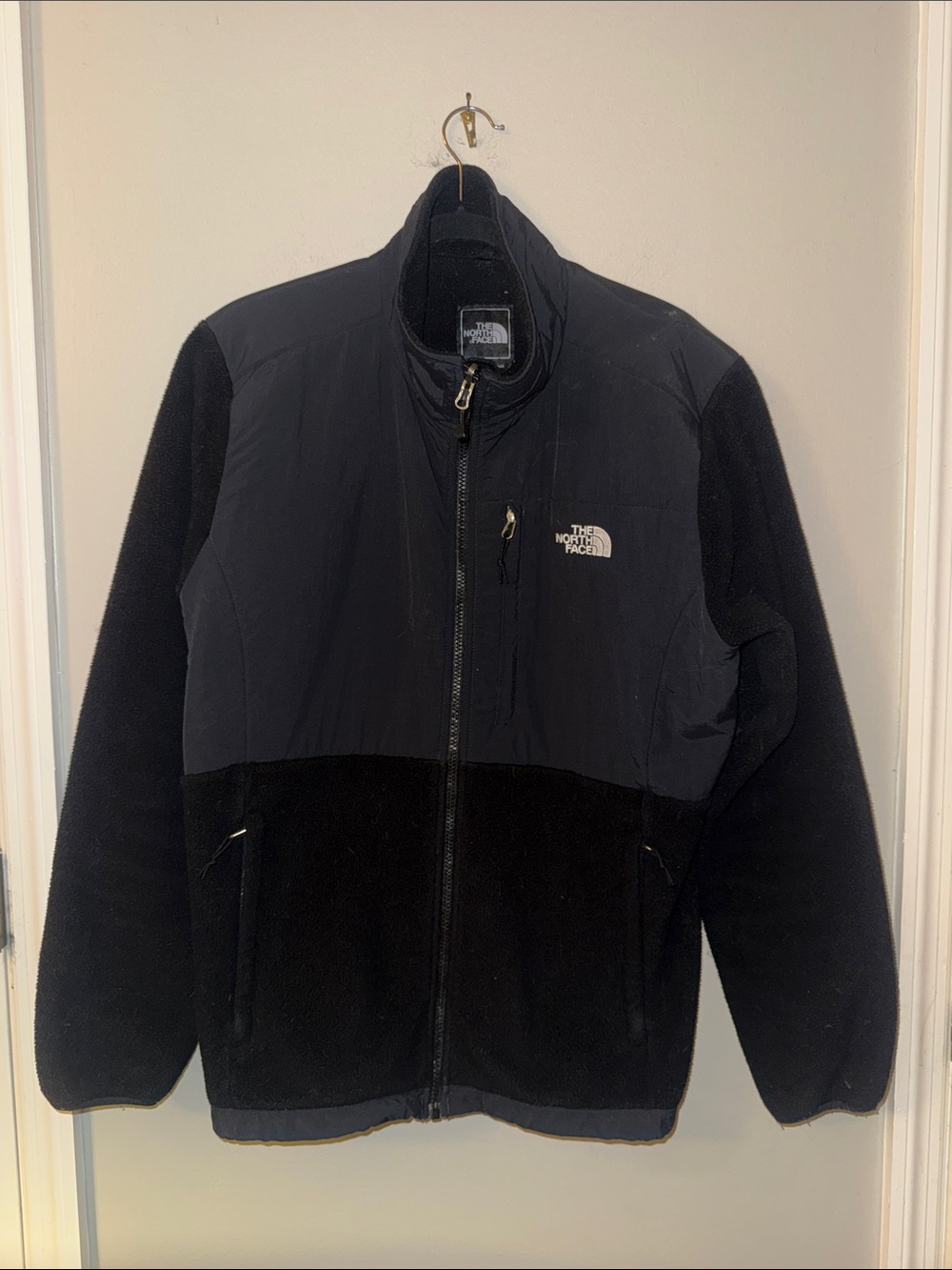 The North Face Womanโs Polortec Black Insulated Fleece Denali Jacket